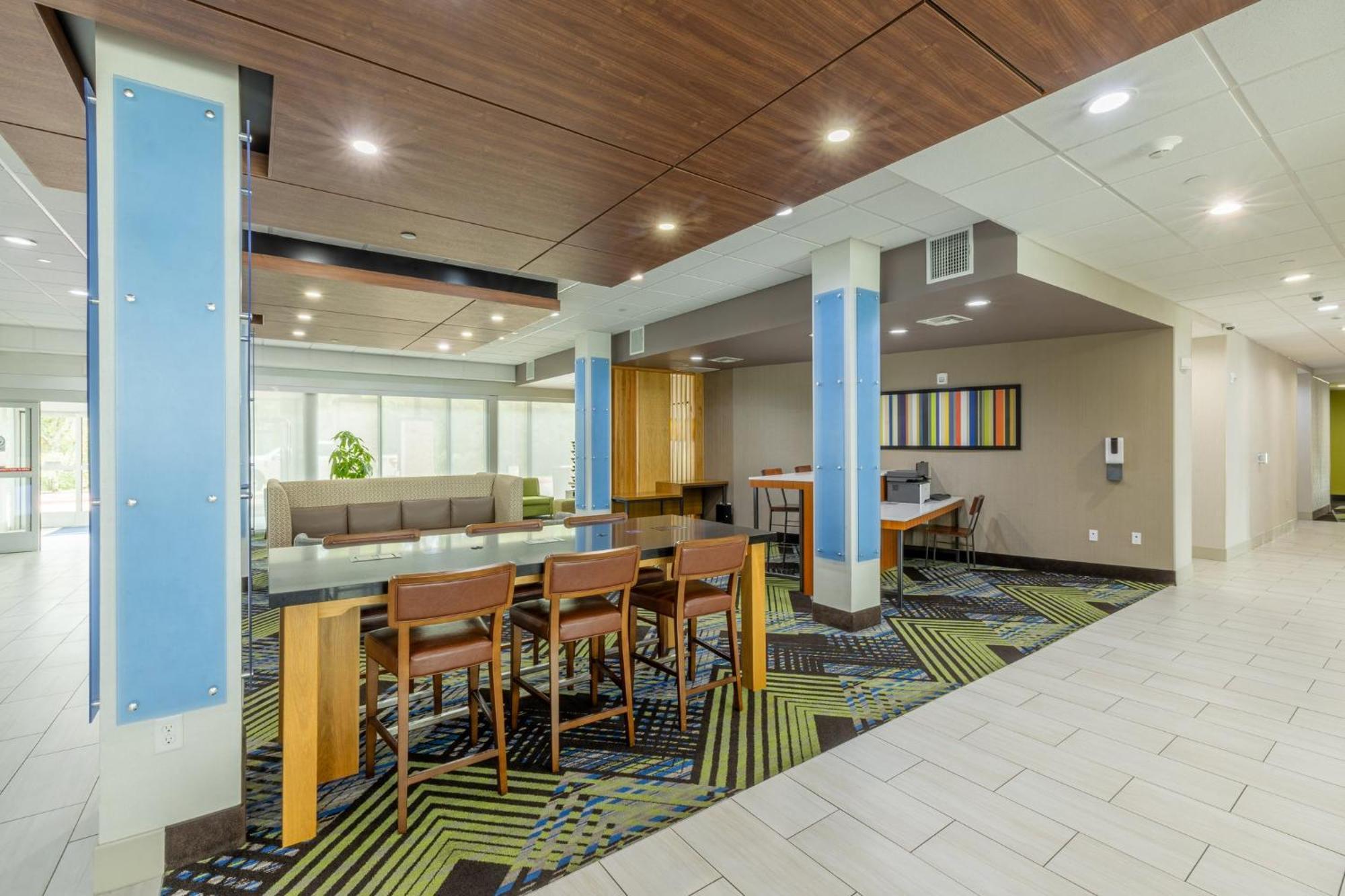 Holiday Inn Express & Suites - Lindale By Ihg Kültér fotó