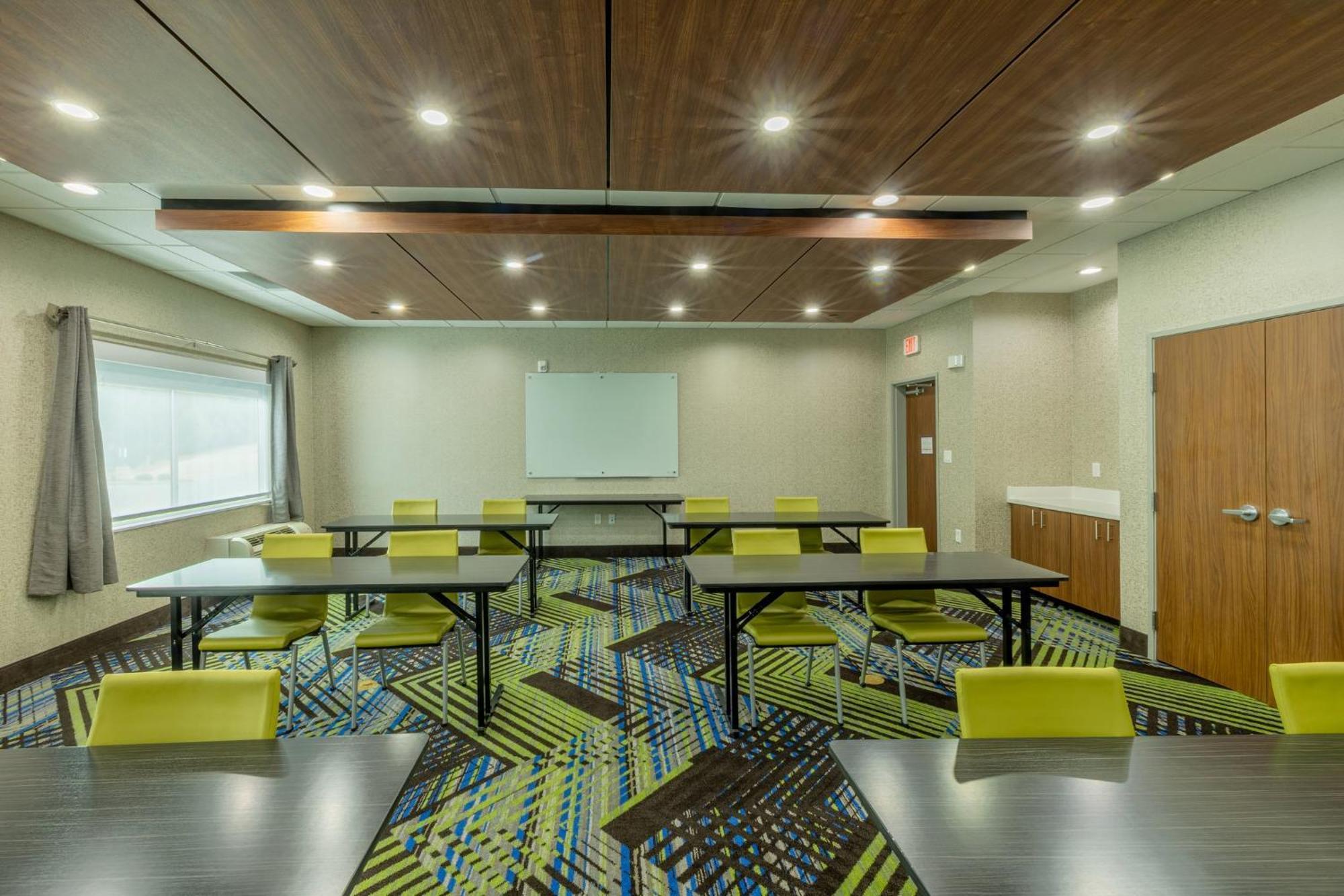 Holiday Inn Express & Suites - Lindale By Ihg Kültér fotó