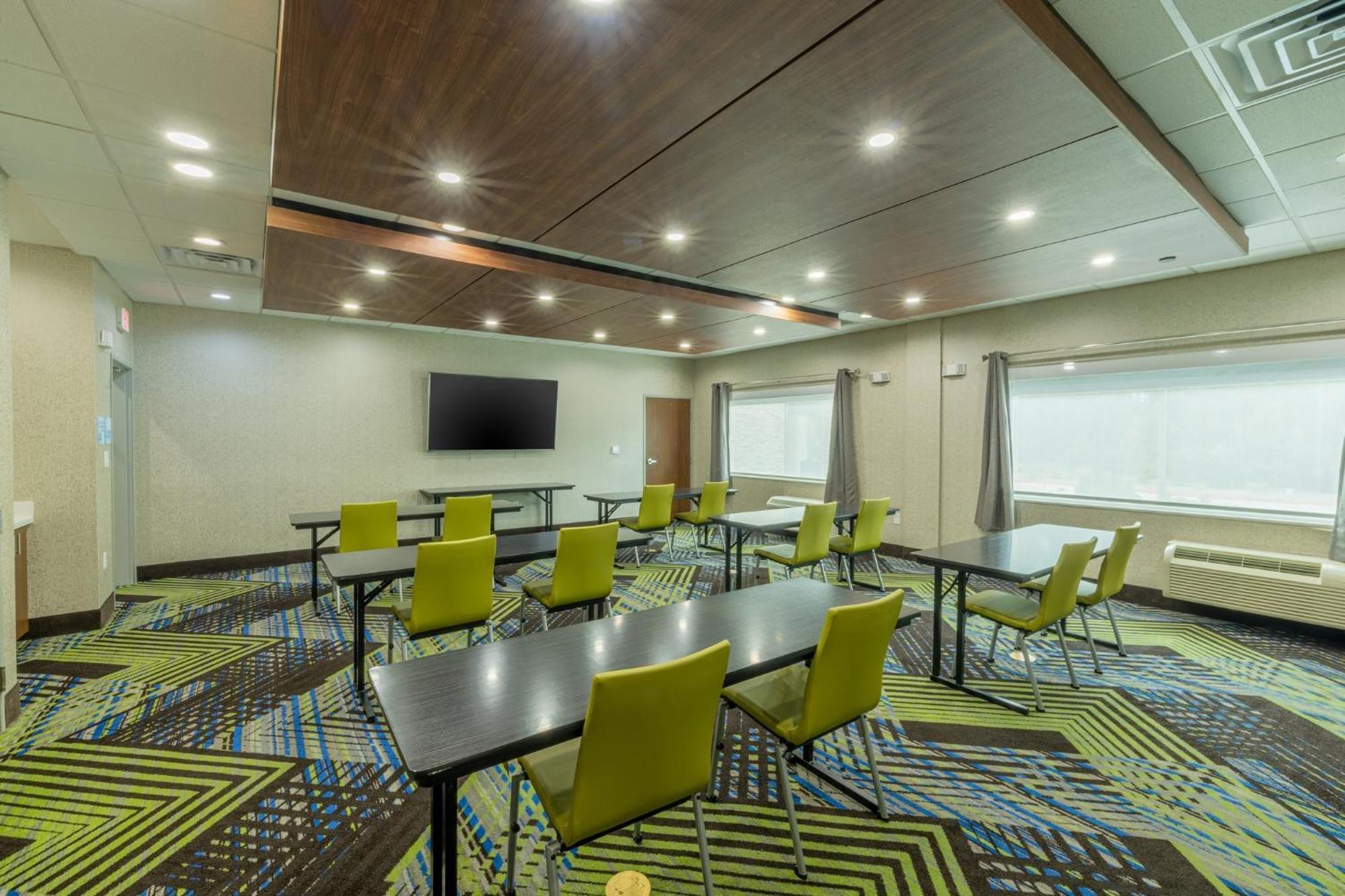 Holiday Inn Express & Suites - Lindale By Ihg Kültér fotó
