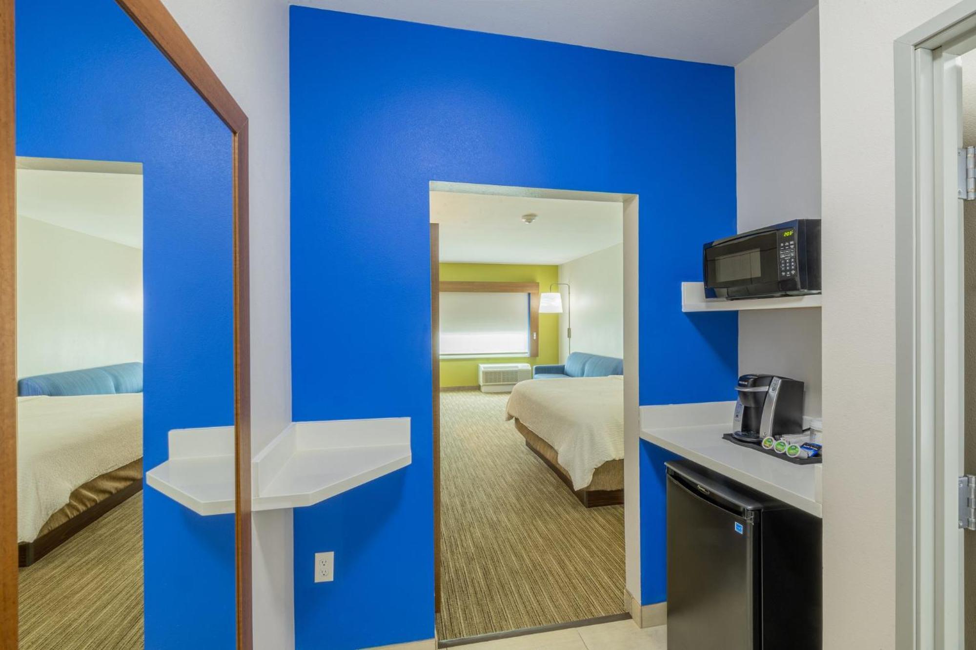 Holiday Inn Express & Suites - Lindale By Ihg Kültér fotó