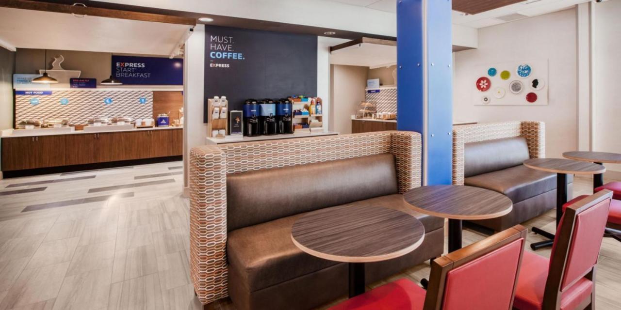 Holiday Inn Express & Suites - Lindale By Ihg Kültér fotó